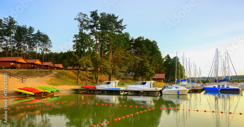 Fototapeta Naklejka Na Ścianę i Meble -  słoneczny poranek na Mazurach