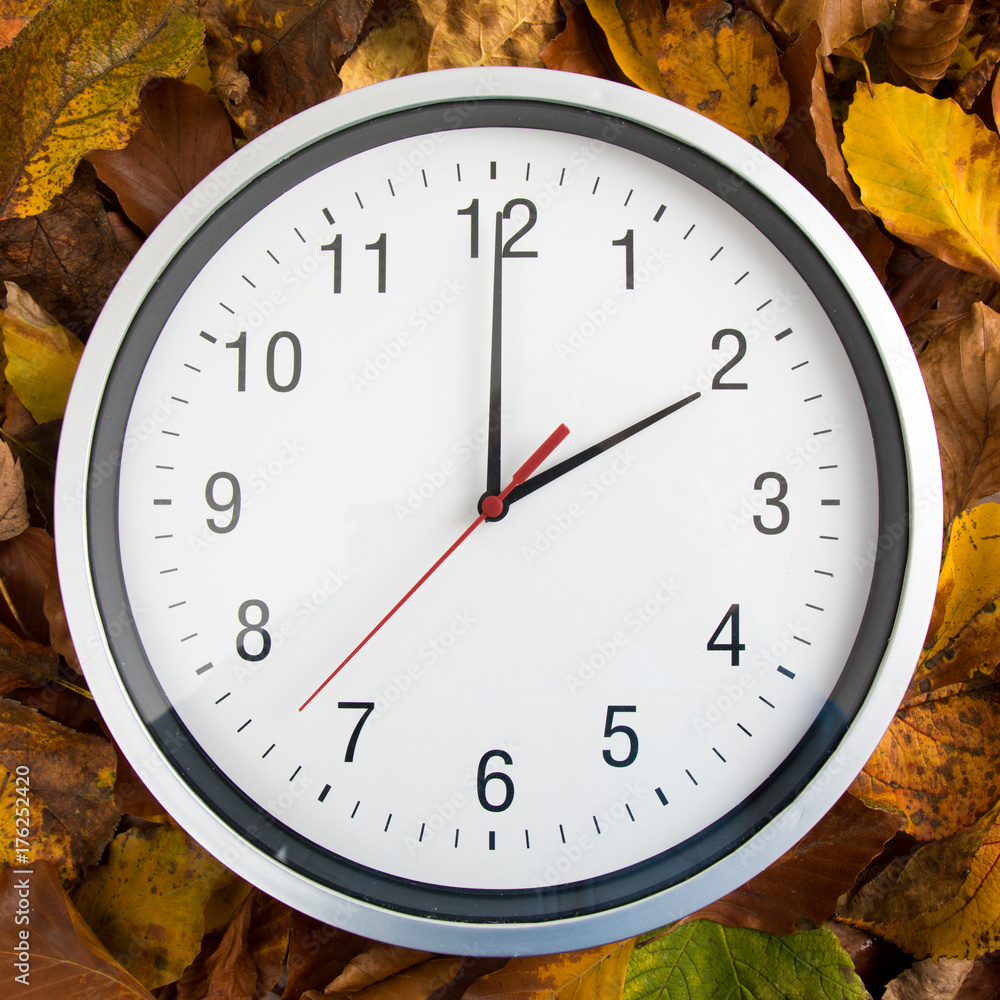 clock time change summer to winter time StockFoto Adobe Stock