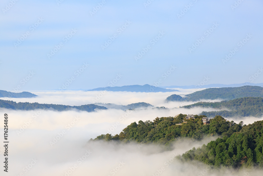 備中松山城 -雲海に浮かぶ天空の城-