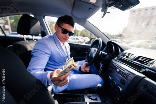 Taxi driver gives change to a client. The payment in the taxi concept. Honest client-oriented policies.