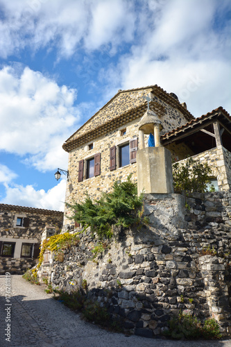 Fototapeta Naklejka Na Ścianę i Meble -  Mittelalterliche Burg Rochmaure in Frankreich