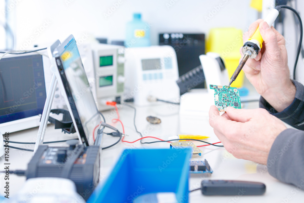 repair electronics device in laboratory repair electronics device in laboratory