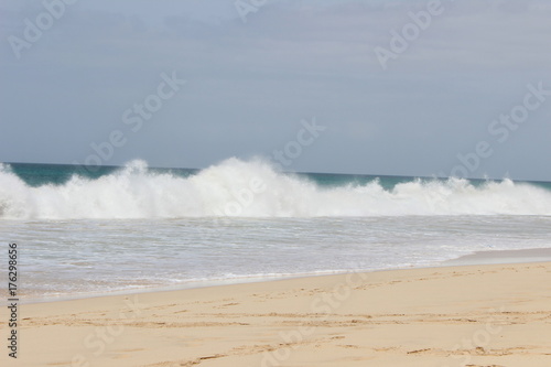 Wellen am Meer, Urlaub am Meer, Kraft der Natur