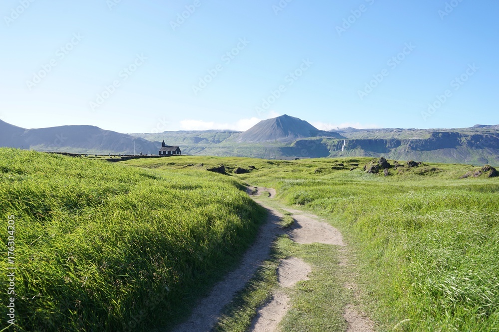 Fototapeta premium Landschaft bei Hellnar im Snæfellsjökull-Nationalpark / Snaefellsnes Halbinsel, West-Island