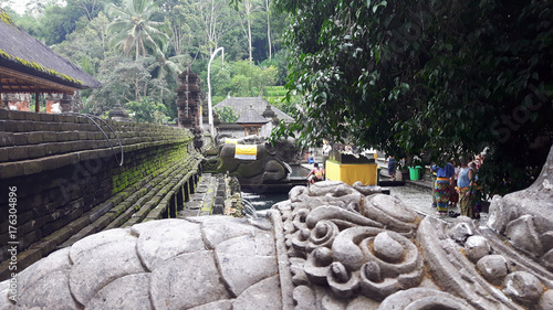 Temple Tirta Empul et sa source sacrée sur l'île de Bali, Indonésie