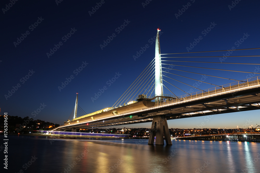 Obraz premium Golden Horn Metro Bridge in Istanbul, Turkey