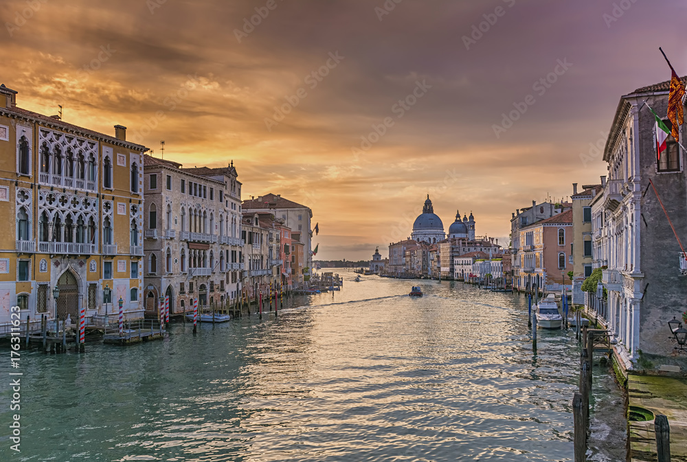Canale Grande in Venedig bei Sonnenaufgang