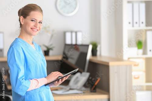 Young female receptionist h...