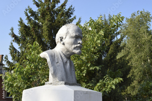 Old monument to Lenin