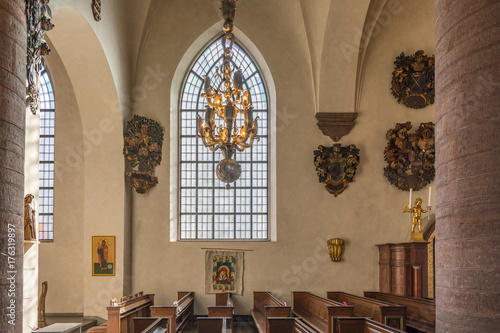 Södra sidoskeppet med sina gotiska fönster i Sankt Jacobs Kyrka vid Kungsträdgården i Stockholm photo