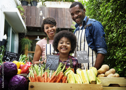 Valokuva Farmers selling fresh organic vegetables at the market