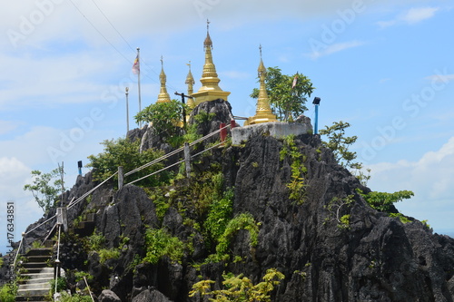 Konstfotografi schöne, hochgelegene Kysauk Talon Pagode bei Mawlamyine, Myanmar
