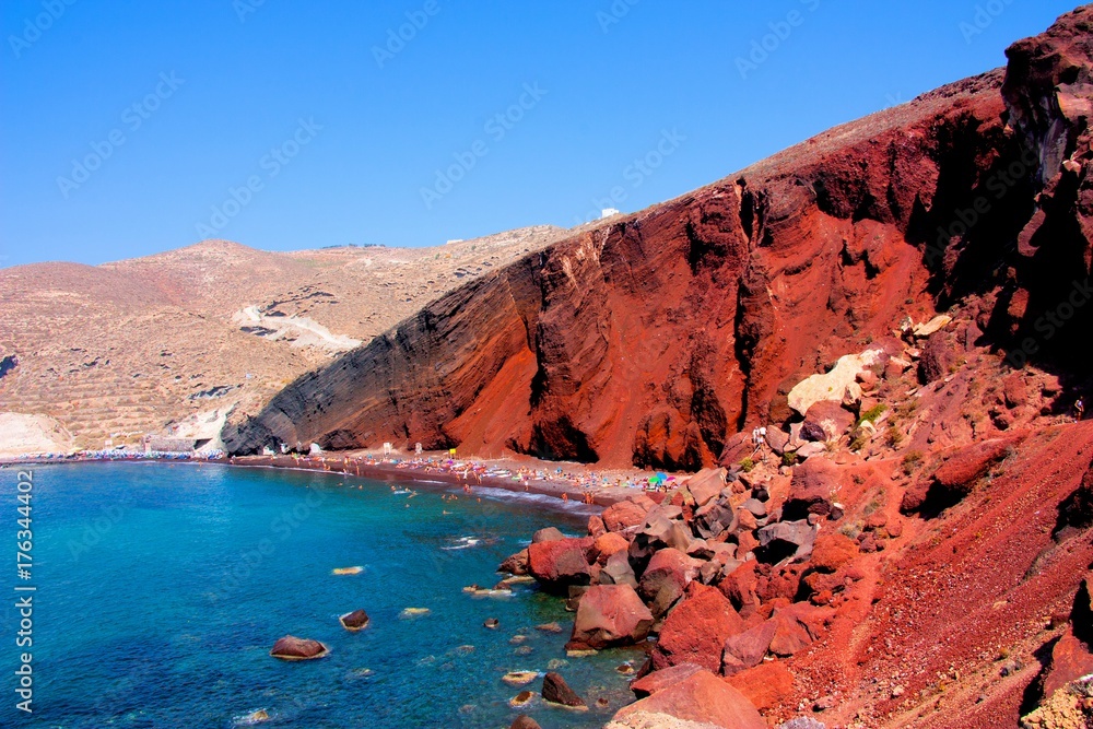 beautiful red beach in santorini - obrazy, fototapety, plakaty 