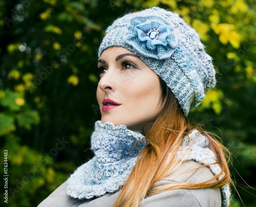 Autumn portrait of the woman in a hat