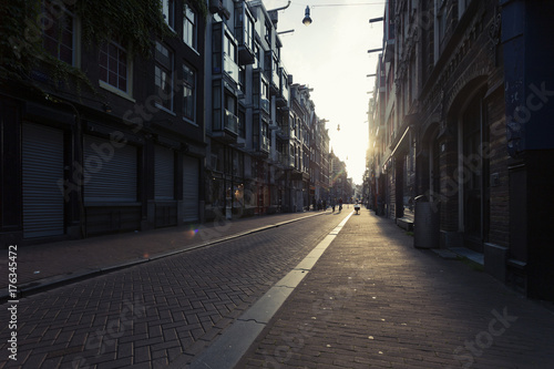 Photography Sonnenaufgang in Amsterdamer Innenstadt, Straßenflucht