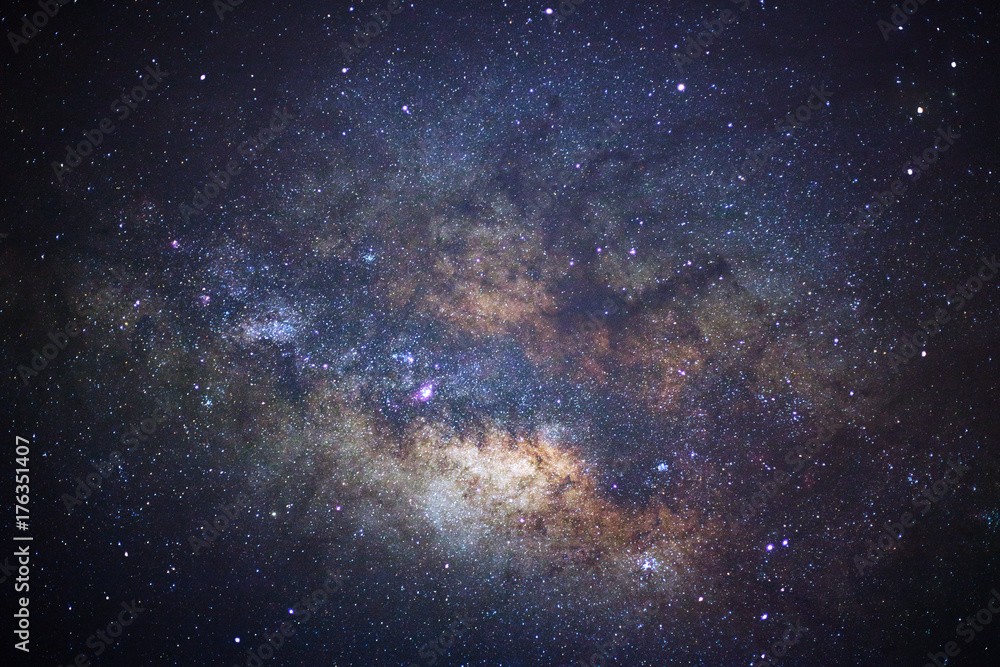 Obraz premium Close up of Milky way galaxy with stars and space dust in the universe, Long exposure photograph, with grain.
