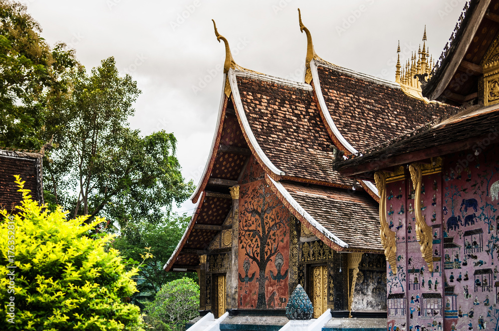 Obraz premium TMural art of Wat Xieng thong, Luang Prabang, Laos