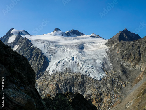 Wilder Pfaff und Zuckerhütl in den Stubaier Alpen photo