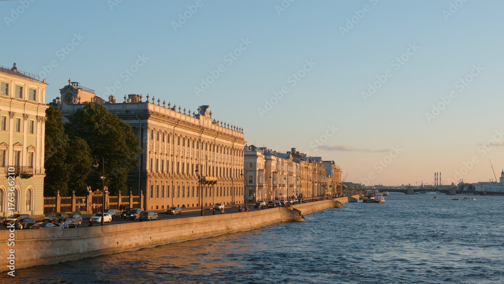 Fototapeta premium Palace embankment in the evening - St. Petersburg, Russia