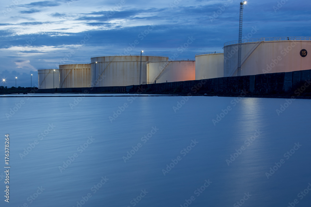 Obraz premium oil storage tanks with blue sky and clouds
