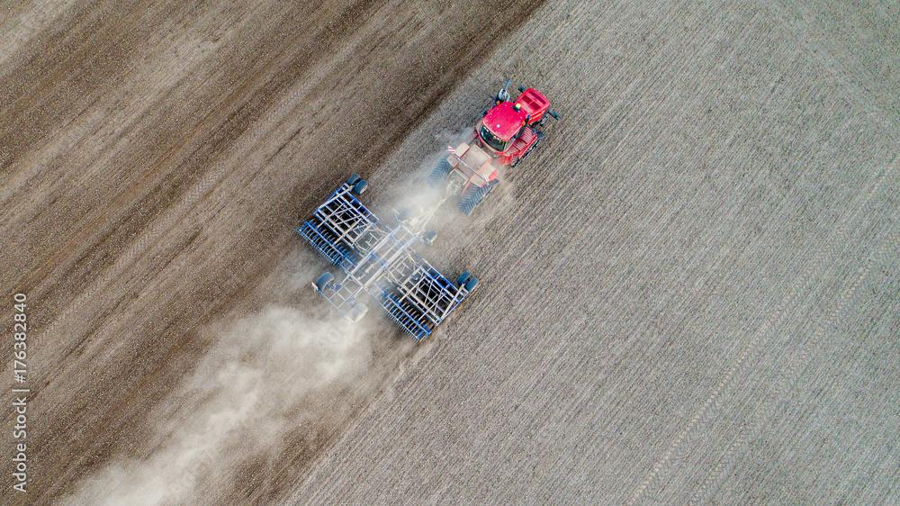 Obraz premium Luftbild Traktor