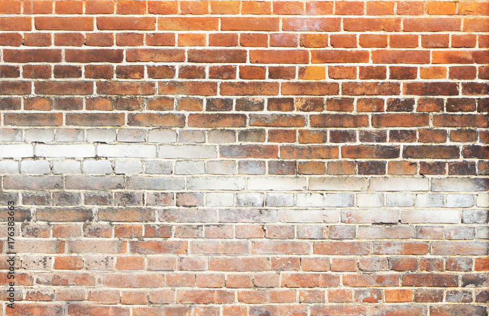 Obraz premium red old brick wall with graffiti divorces