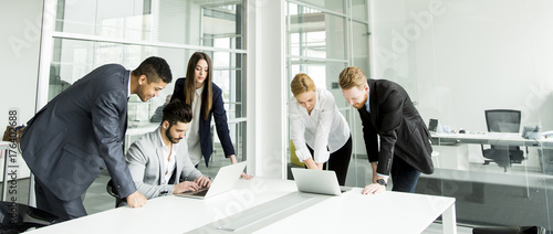 Businesspeople having meeti...