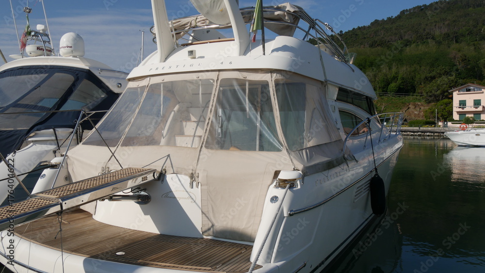 Fototapeta premium Barche e yacht nel porto turistico di La Spezia in Liguria