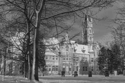 Fototapeta Naklejka Na Ścianę i Meble -  Palace in the park