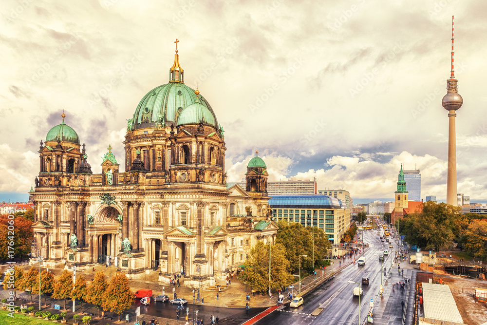 Obraz premium Berliner Dom und Fernsehturm