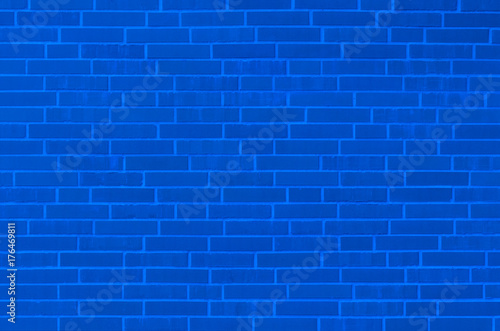 Blaue Backsteinmauer