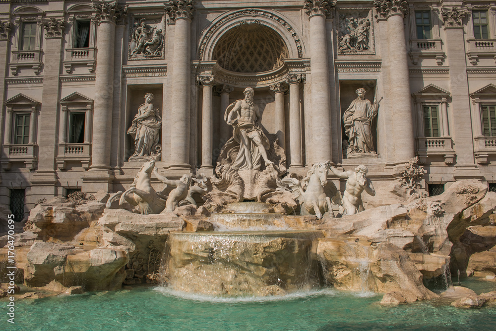 Fontana di Trevi nel centro storico di Roma, Lazio
