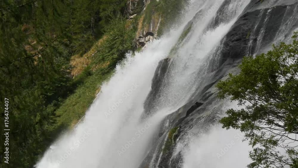 Cascata del Toce in Italia Cascata del Toce in Italia