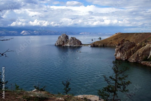 Скала Шаманка - сердце Байкала (остров Ольхон, мыс Бурхан)