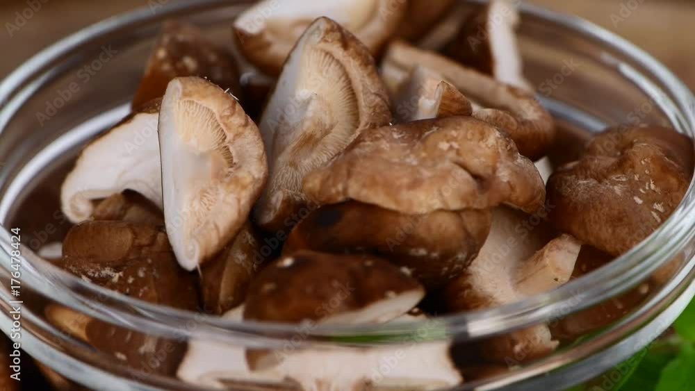Rotating Shiitake mushrooms (seamless loopable; 4K) Rotating Shiitake mushrooms (seamless loopable; 4K)