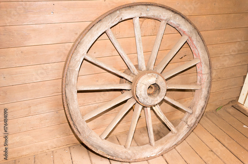 Wooden wagon wheel © david hutchinson