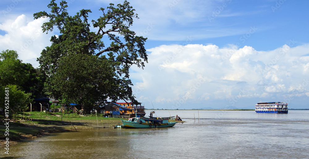 Naklejka premium croisière sur l' Irrawaddy