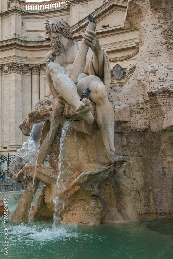 Dettagli della fontana dei quattro fiumi a piazza Navona, Roma