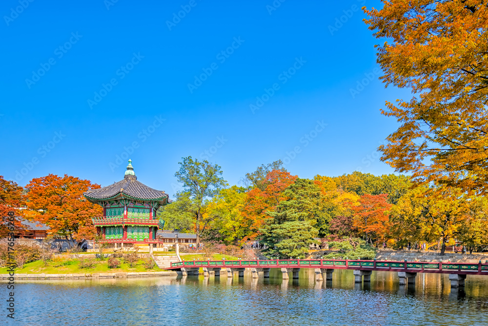 Fototapeta premium Emperor palace (The Gyeongbokgung Palace) at Seoul. South Korea.