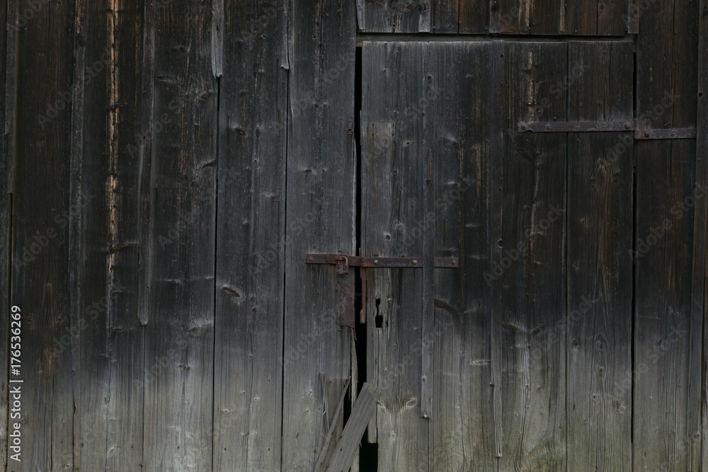 lackiertes holz mit abgeplätterter farbe