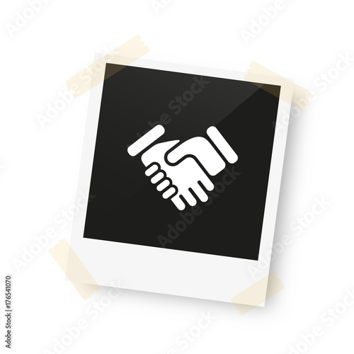 eingeklebtes Foto - Handschlag