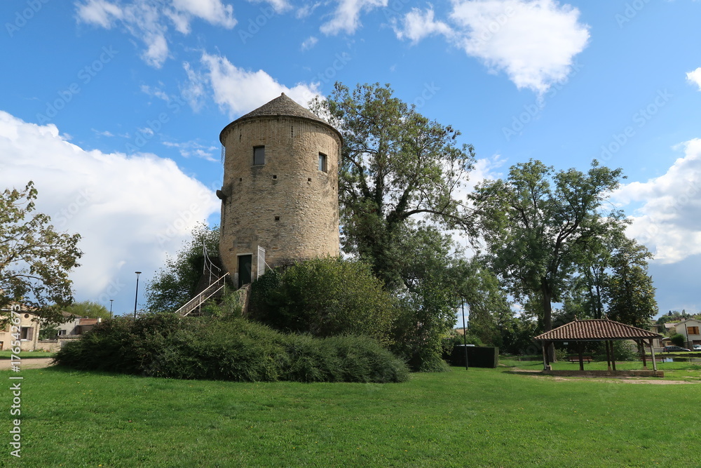 Ancient tower in Sennecé-les-Mâcon Ancient tower in Sennecé-les-Mâcon