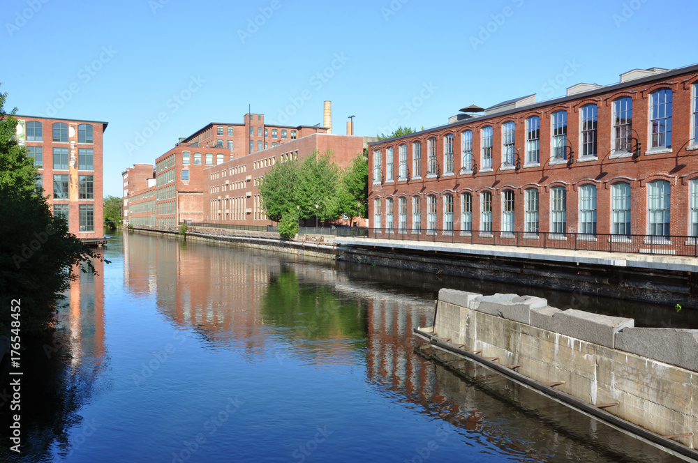 Fototapeta premium Lowell Canal in National Historic Park, Lowell, Massachusetts, USA