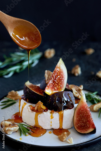 Fig and cheese appetiser