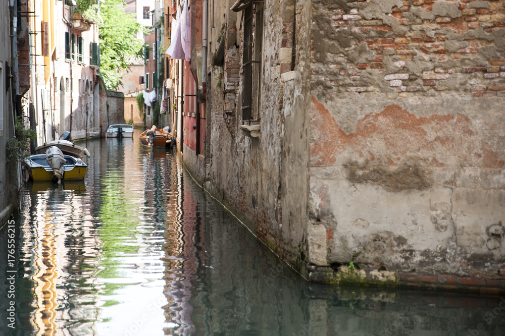 riflessi sui canali di Venezia