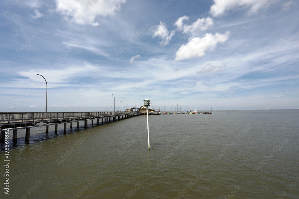 Naklejka premium fairhope, alabama boat dock in mobile bay