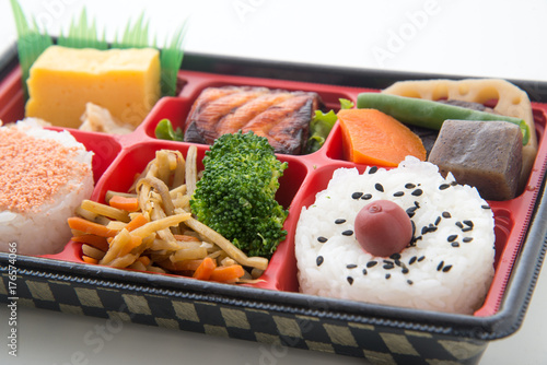 shoukadou style japanese traditional bento photo