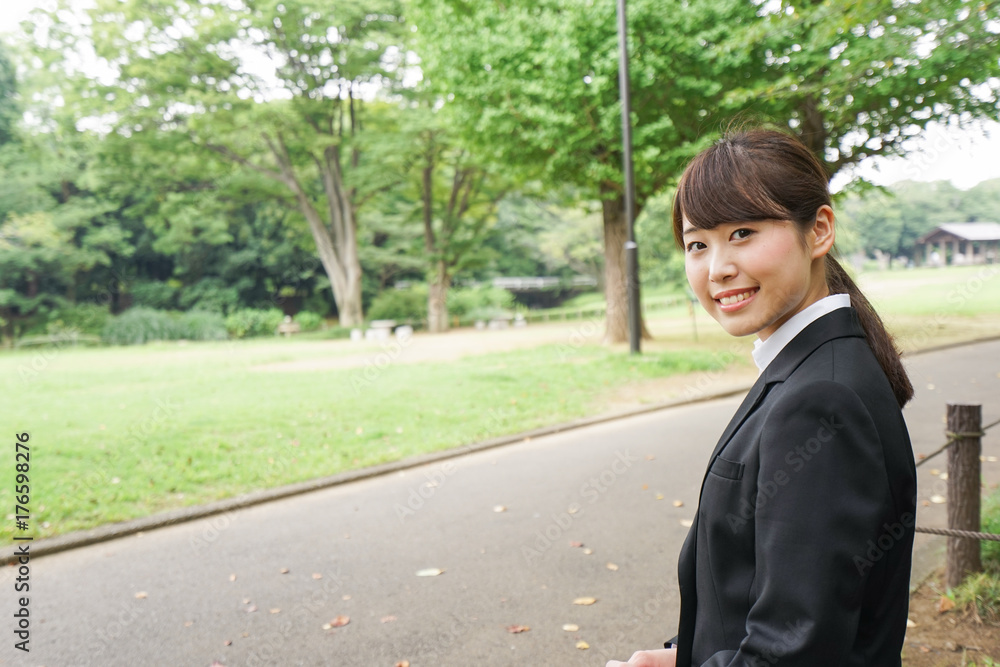 Business woman sitting on the bench