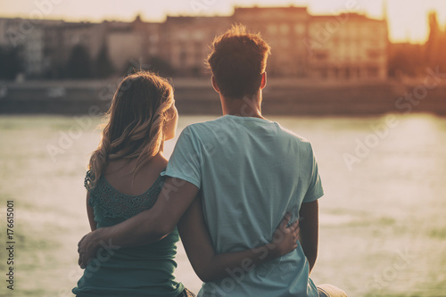 Fotografía Young couple enjoy spending time together.