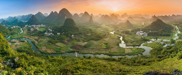 Leinwandbilder Guilin Karstgebirge in Guilin China  © gnomeandi